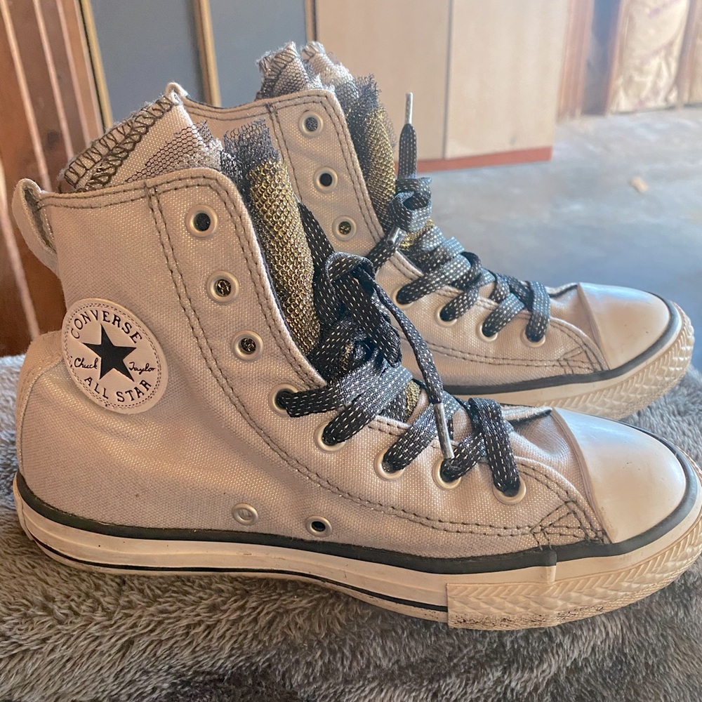 Girls Converse All Stars Sz 2